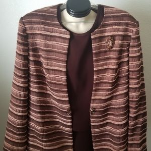 Carrisimo 3pc suit Size 22, Excellent used conditi